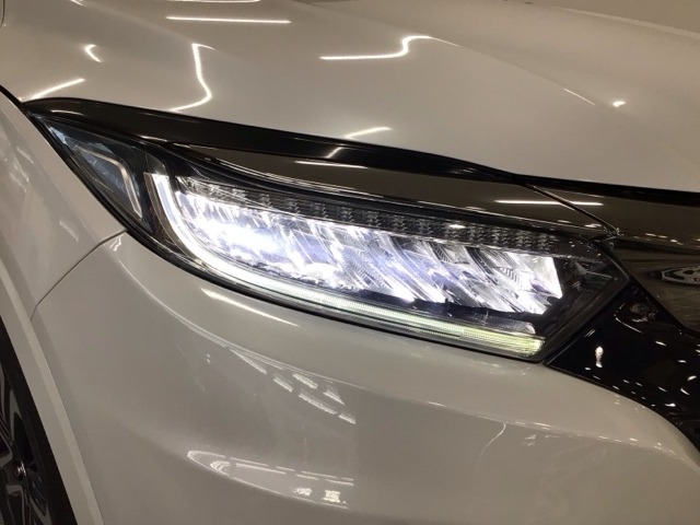 【LEDヘッドライト】ディスチャージヘッドライト（HID）と同等の明るさで、夜道や雨天走行が明るく視界良好！！　フォグライトも装備で、安心感さらにUPです♪安心ドライブを楽しんで下さい♪
