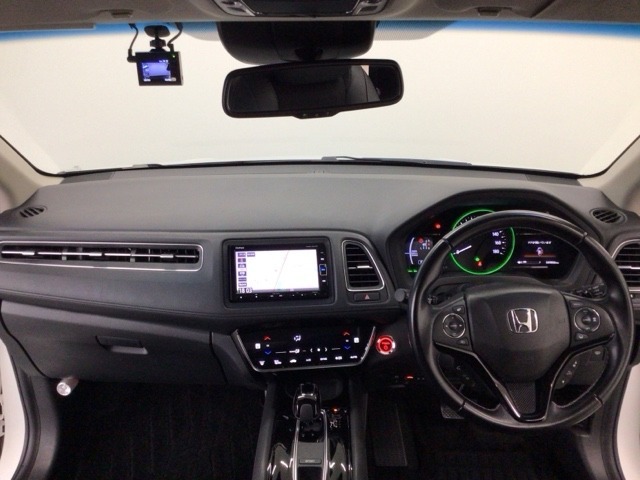 【前方視界】開放的な前方視界！運転がしやすく疲れにくいです♪窓が大きく、見通しがとっても良いおクルマですよ♪
