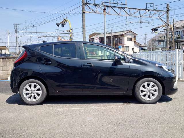 純正10型ナビ　バックカメラ　セーフティセンス　レーダークルーズ　衝突軽減　PKSB　LTA　前後クリアランスソナー　100V電源　ETC　LEDヘッド/フォグ　オートハイビーム　スマートキー　禁煙車