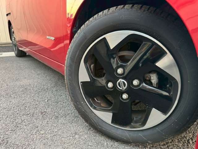 気になる点がございましたら、お気軽にお電話下さい。内外装の状態など、実物を見ながらの詳細確認説明を正確に申し上げます。また希望のお写真をメールやFAXでお送りさせていただきます。