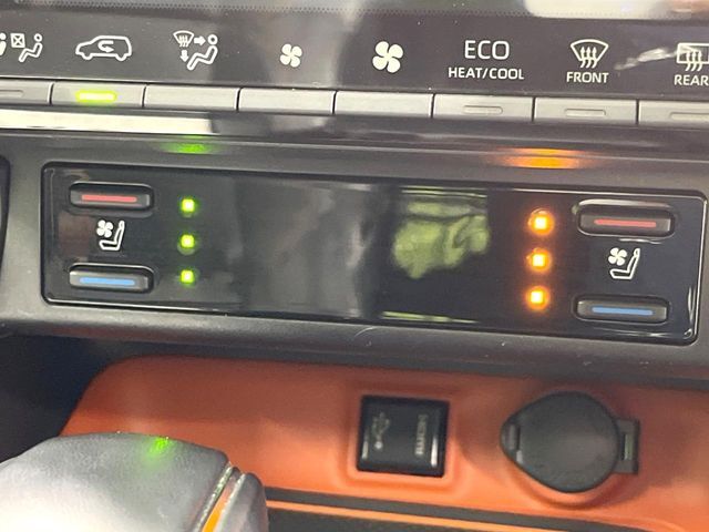 【シートベンチレーション】夏場は涼しい風でお尻や背中の熱やムレを防ぎ、冬はエアコンよりも早く温まってポカポカに！季節を問わず快適に過ごせます。