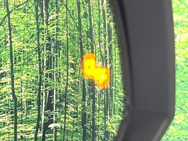 【ブラインドスポットモニター】走行中、ドアミラーの死角になりやすい箇所に後続車が接近するとサイドミラーのレンズに警告を表示！ドライバーに注意喚起をしてくれます。