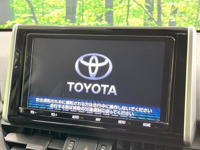 【大画面ナビ】人気の大型9インチナビを装備。存在感のある大画面はインパクト大！ナビ利用時のマップ表示は見やすく、テレビやDVDは臨場感がアップ！いつものドライブがグッと楽しくなります♪