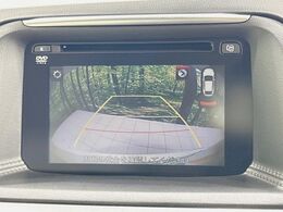 【バックカメラ】駐車時に後方がリアルタイム映像で確認できます。大型商業施設や立体駐車場での駐車時や、夜間のバック時に大活躍！運転スキルに関わらず、今や必須となった装備のひとつです！