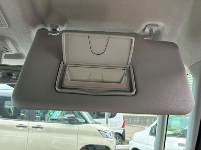 ☆ご納車前準備☆　お客様の安心安全の為にご納車前の準備にも力を入れております！ 整備士と営業が連携して確認しております。中古車は修復歴がないか・内外装の清掃・部品の確認交換をしています