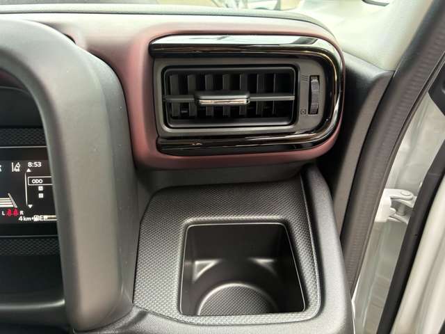 ☆ご掲載中の車両に関して☆　気になる点や知りたいことがあればお気軽にお問い合わせ・お電話くだいませ！すぐに詳しい営業のスタッフから詳しいお話を致します！