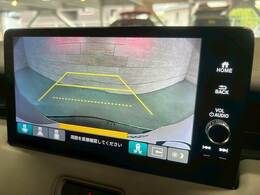 【カラーバックモニター】を装備しております。リアの映像がカラーで映し出されますので日々の駐車も安心安全です。