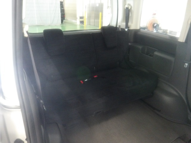 3列目も必要十分な空間を確保しています☆ご家族・仲間同士でロングドライブも楽しめますね♪