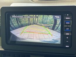 【バックカメラ】駐車時に後方がリアルタイム映像で確認できます。大型商業施設や立体駐車場での駐車時や、夜間のバック時に大活躍！運転スキルに関わらず、今や必須となった装備のひとつです！
