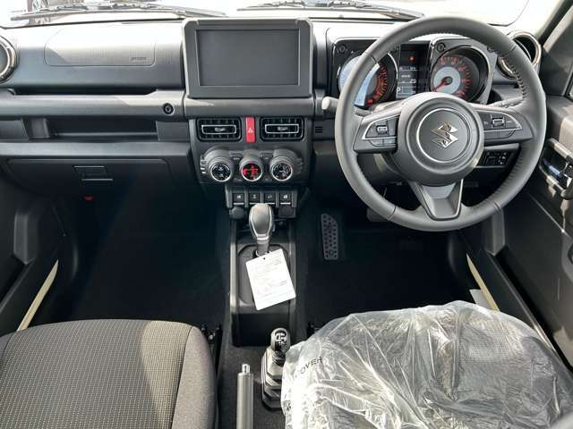 自社陸運局認証工場完備！国家資格車検検査員資格を持った整備士による整備。ステレオ、エアコン等走行に関係のない所も不具合箇所があれば修理してお渡しいたします。