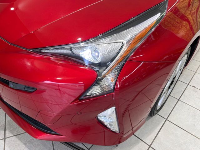 【LEDヘッドライト】悪天候や夜間走行時も良好な視界を確保し安心して運転できる高輝度LEDヘッドライトを装備！点灯速度が早く、消費電力も抑えられています。