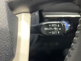 【レーダークルーズコントロール】高速道路での長距離走行が楽に！！自動で速度を保つクルーズコントロールが、衝突軽減システムと連携し、前方の車両を感知して車間を保つように速度調節してくれます！！
