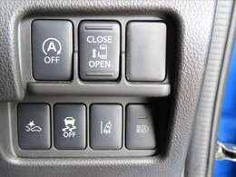 運転席足元には各種スイッチ類が配置されております！