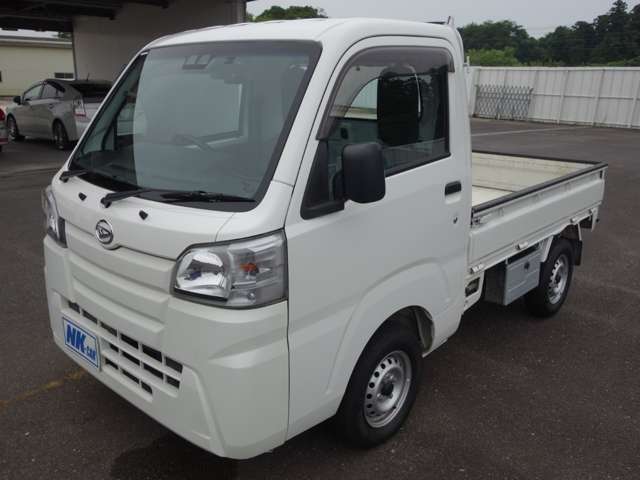 ヘッドライト　コーティング施工も行っています。ヘッドライトが綺麗だとお車の印象も違います♪詳細はスタッフまでお問い合わせください。