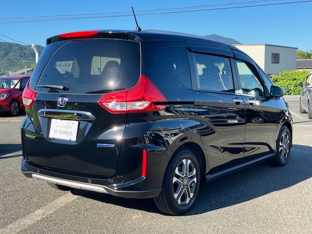 納車前には、当社メカニックによる『プロの視点』で、安全かつ安心して気持ちよくお乗りいただける整備を行います。尚、お車によっては別途追加部品をご相談させて頂く事もございます。詳しくはスタッフまで。