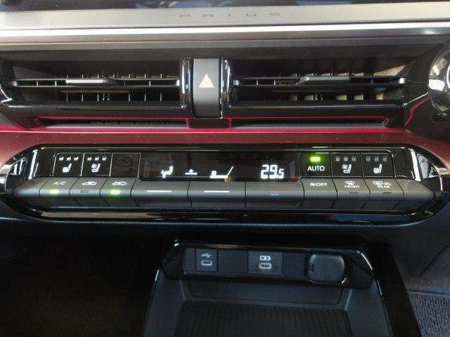 オートエアコンを装着しておりますので車内をお好みの快適な温度に保つことが可能です！