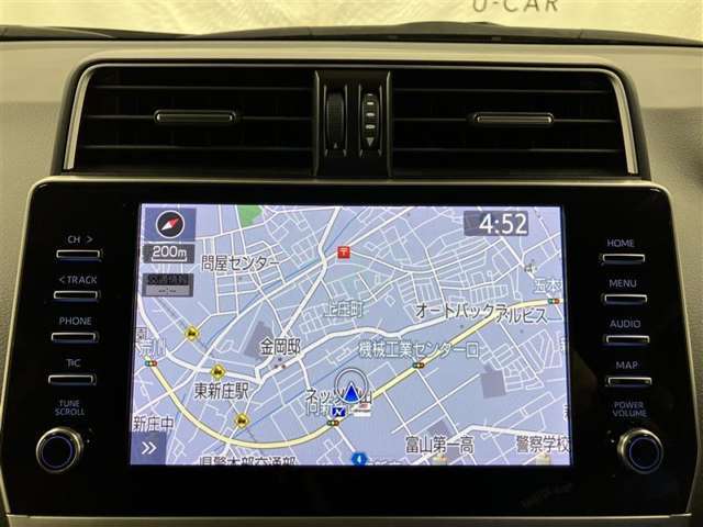 ディスプレイオーディオ装着です。AppleCarPlayやAndroidAutoにてご自分のスマホでマップ系・音楽系のアプリを車内にて楽しめます。USBに入れたお気に入りの曲も流すこと可能です！