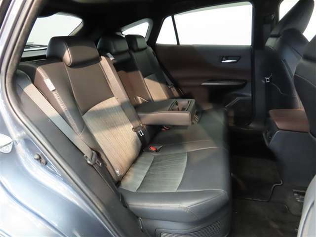 ゆとりある広々とした車内空間は、ドライブを始め買い物やレジャーなど、幅広く活躍します。一人でもみんなとでもお出かけを楽しみましょう！