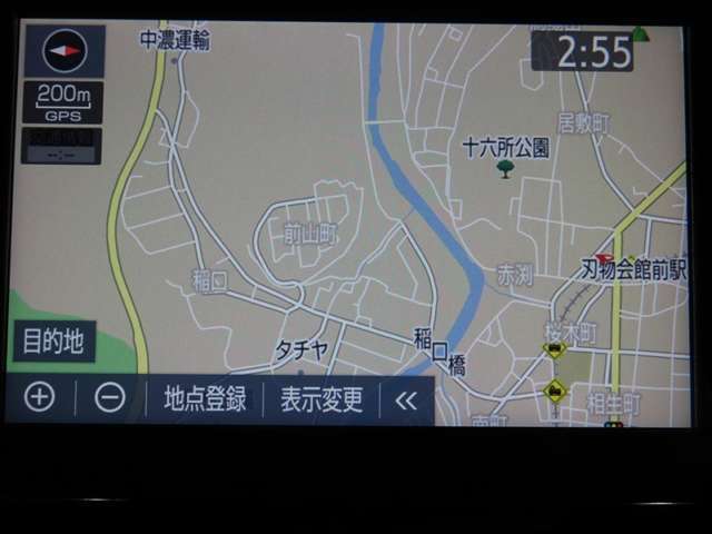 純正ナビを装備。タッチパネル式で使いやすく、お出かけもラクラクです。