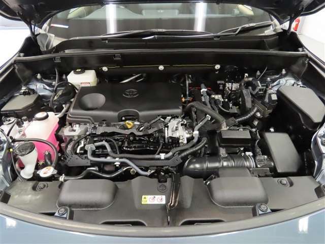 普段はあまり見ないエンジンルーム内も綺麗に仕上げています。見えないところも清潔に保ちたいですよね。