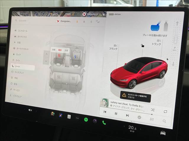 【シートヒーター＆シートクーラー】高級車にふさわしい快適装備で、夏場は座面から涼しい風が、冬場は身体の芯からポカポカになりますね。