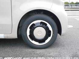 14インチスチールホイール+カラードフルホイールキャップで可愛らしい足元です♪