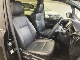 【衝突軽減ブレーキ】万が一のときにレーダーやセンサーなどが前方障害物や車両などを検知し、衝突の可能性がある際に緊急ブレーキをかける機能です。