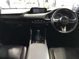 快適な室内空間が広がります。デザイン性と操作性を両立したインテリアでドライバーを飽きさせません☆