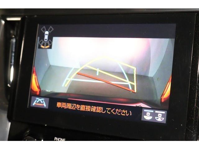 ガイド付きバックモニター！　ハンドルを切るとラインも曲がって表示され、進行方向の目安となり安心です。