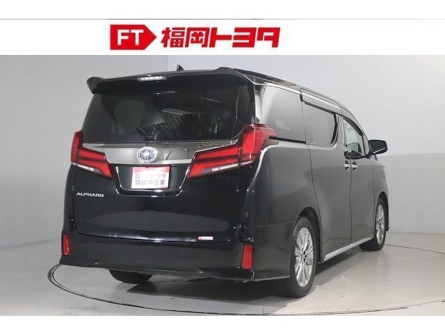 トヨタ認定中古車、評価3.5相当。キズ、へこみは若干ありますが、比較的良好な状態です。