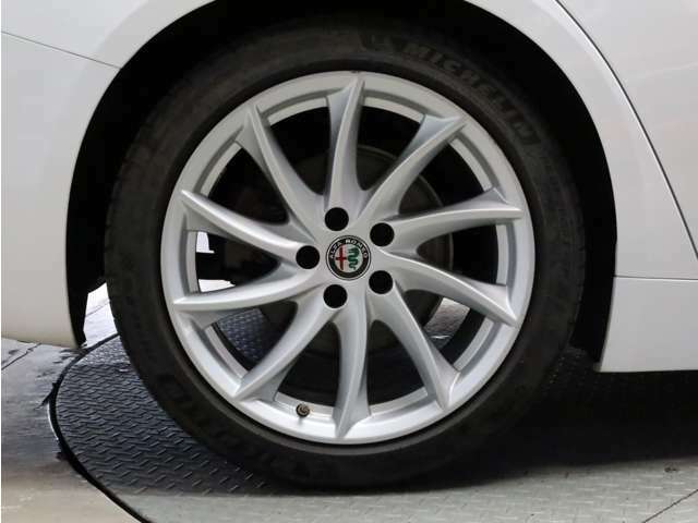 ■タイヤF225/45R18 R255/40R18