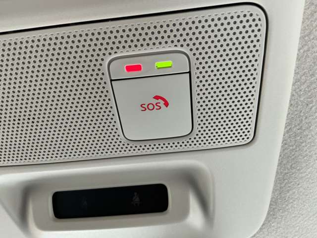 急病時や危険を感じた時には、SOSコールスイッチを押してください。万が一の事故発生時には、エアバッグ展開と連動し自動通報されます。専門のオペレーターが警察や消防への連携をサポートします。