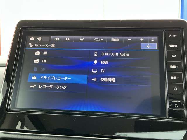 Bluetooth対応のナビなのでスマホの音楽を車内で聴けるのでお出かけの時もお気に入りの曲を聴きながらノリノリドライビング♪