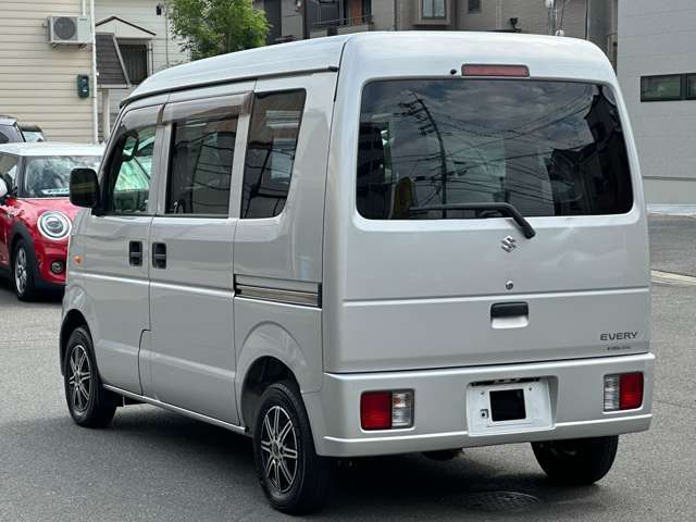 当店でご購入のお客様は、『洗車無料サービス』になります♪拭き上げまでさせて頂きますので、お客様は店内でゆっくりお待ち下さい♪