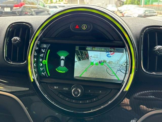 バックカメラ装備。後方確認に役立ち、楽々駐車やバックをしていただけます。