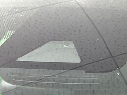 【トヨタセーフティセンス】走行中に前方の車両等を認識し、衝突しそうな時は警報とブレーキで衝突回避と被害軽減をアシスト。より安全にドライブをお楽しみいただけます。