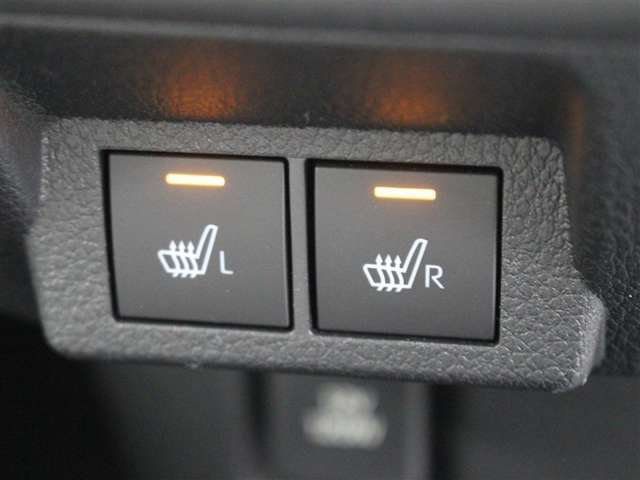 寒い時期でも快適なドライブをサポートするシートヒーターが装備されています。