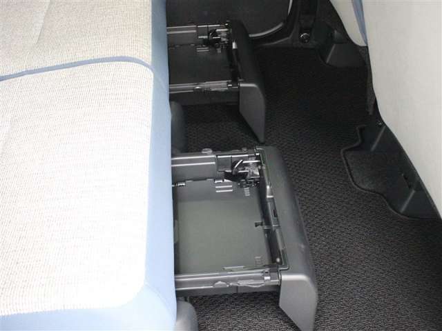 置きラクボックスは、ついたてを上げて高さのある荷物を固定できるバスケットモードの機能が片手でセッティング可能になり、操作性が向上されています。