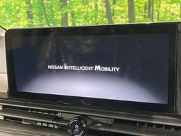 【メーカー純正ナビ】インテリアに溶け込むスタイリッシュな「専用設計」メーカーナビを装備♪視認性や操作性など基本性能にも優れ、より上質なカーライフをお楽しみいただけます。