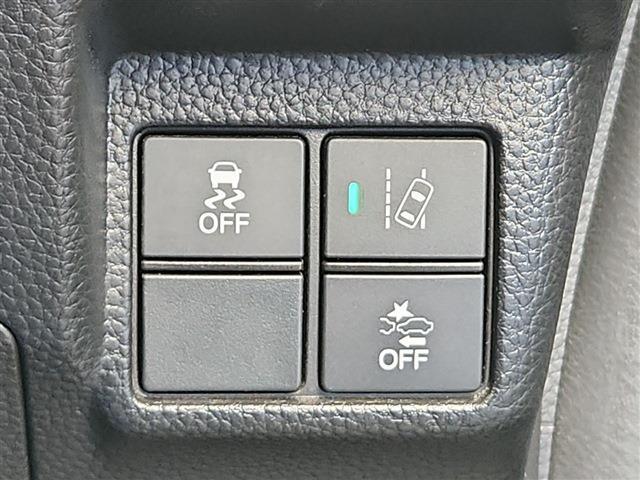 【電動スライドドア】付きです！荷物で手が塞がっていても　簡単にドアの開閉が出来ます！何より力いらずで開閉OK！女性やお年寄りにも優しい。電動機能はOFFにもできますから元気なお子様の駆出しも安心！