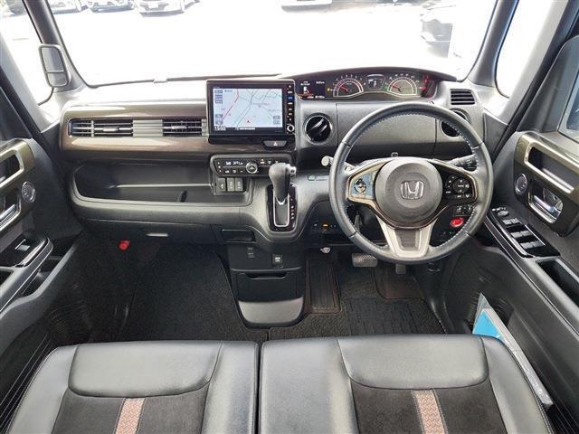 座席は【ベンチシート】仕様です。ゆったりとした乗り心地です。運転姿勢が楽なのでリラックスしてドライブを楽しめます♪