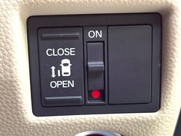 【パワースライドドア】スマートキーや運転席のスイッチでスライドドアの開閉が可能♪電動だから力を入れてドアを開ける必要が無く、小さいお子様でも、重い荷物を持っている時もラクに開け閉めできます♪