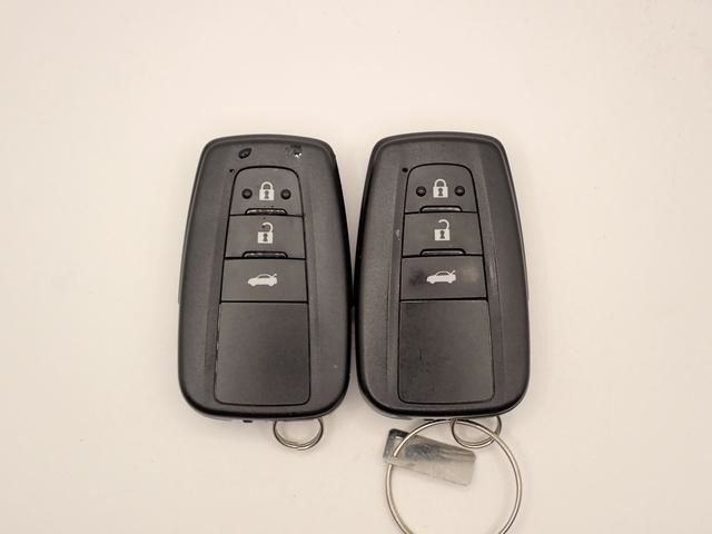 ◆三重県最大級の大型屋内中古車センター♪ヴァーサス鈴鹿店です♪オールジャンルの展示車が盛り沢山です♪在庫の無い車両のオーダーも受け付けます♪電話→059-384-5050までお問合せ下さい◆