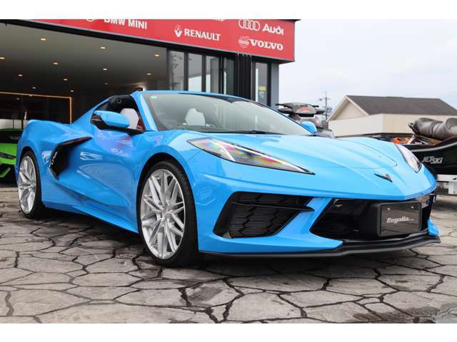C8からダブルウィッシュボーンを採用しています。
