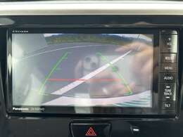 【バックモニター】後ろのカメラの映像がモニターに映し出されるので、後方の見えない死角や、障害物との距離感などもしっかり安全確認することができます！