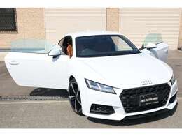 オプション装備のマトリクスLEDヘッドランプ・オプション装備の19インチAW付きで見た目キマッテます☆