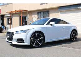 ワンオーナーで屋根付き保管にて大切に乗られていたのでボディもキレイです☆内外装共にとてもキレイな状態になりますので是非一度現車確認にお越しください。