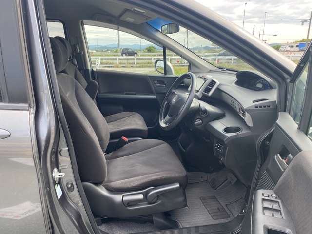 広さのある運転席周り♪