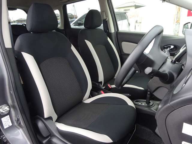 【シート調節】前後にスライドするだけでなく、シートの高さも調節することができます。広い視野や自身にあった運転姿勢を確保。快適で安全なドライブをお楽しみ下さい♪