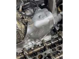 ヘッド周りエンジンオイル漏れ修理済みディーゼルは触媒の熱をヘッドカバーに伝えやすくこの辺の修理をしておかないとオイル漏れが発生しますタイミングチェーンテンショナーの張力も確認済みです